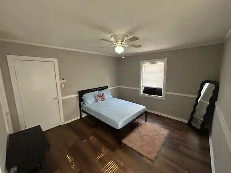 Cozy room in midtown