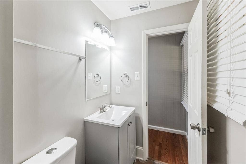 6 BR in Riverdale