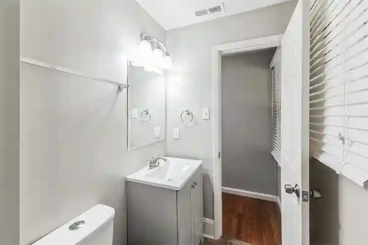 6 BR in Riverdale