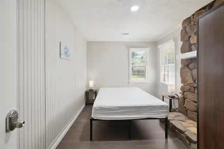 6 BR in Riverdale