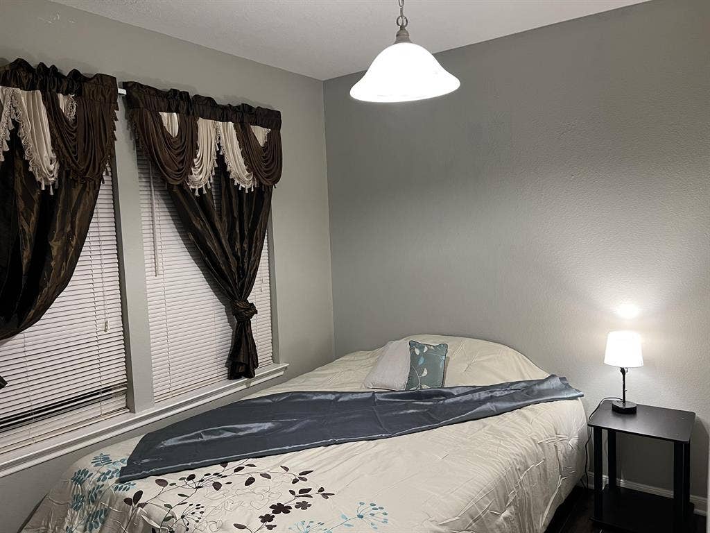 8 BR in Houston