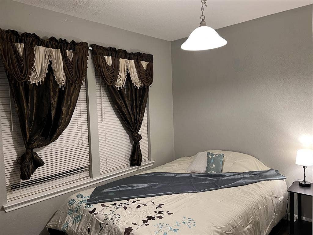 8 BR in Houston