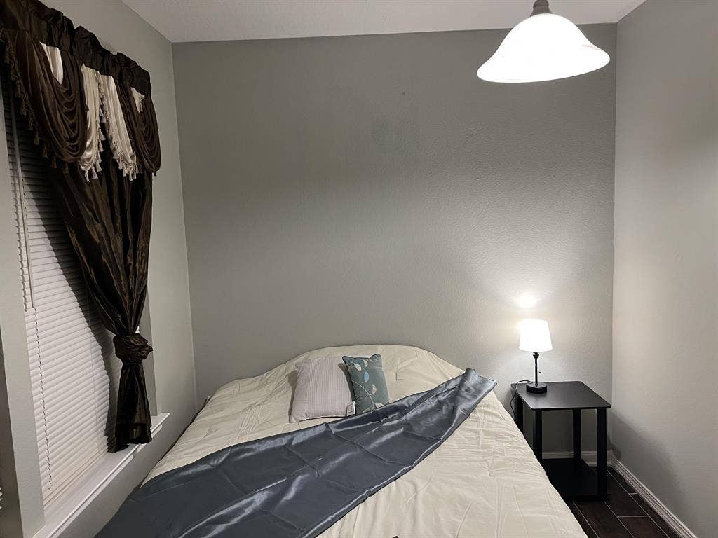 8 BR in Houston