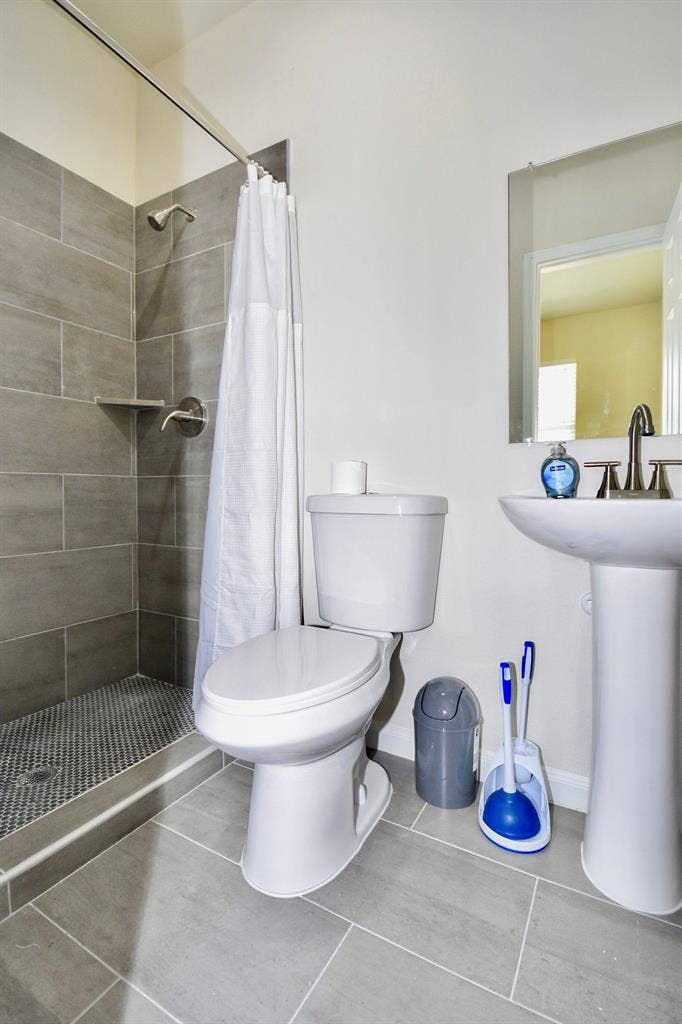 7 BR in Houston