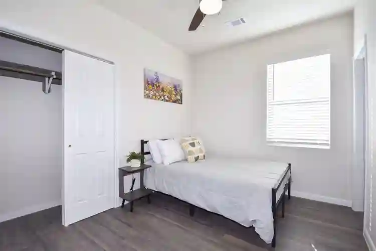 7 BR in Houston