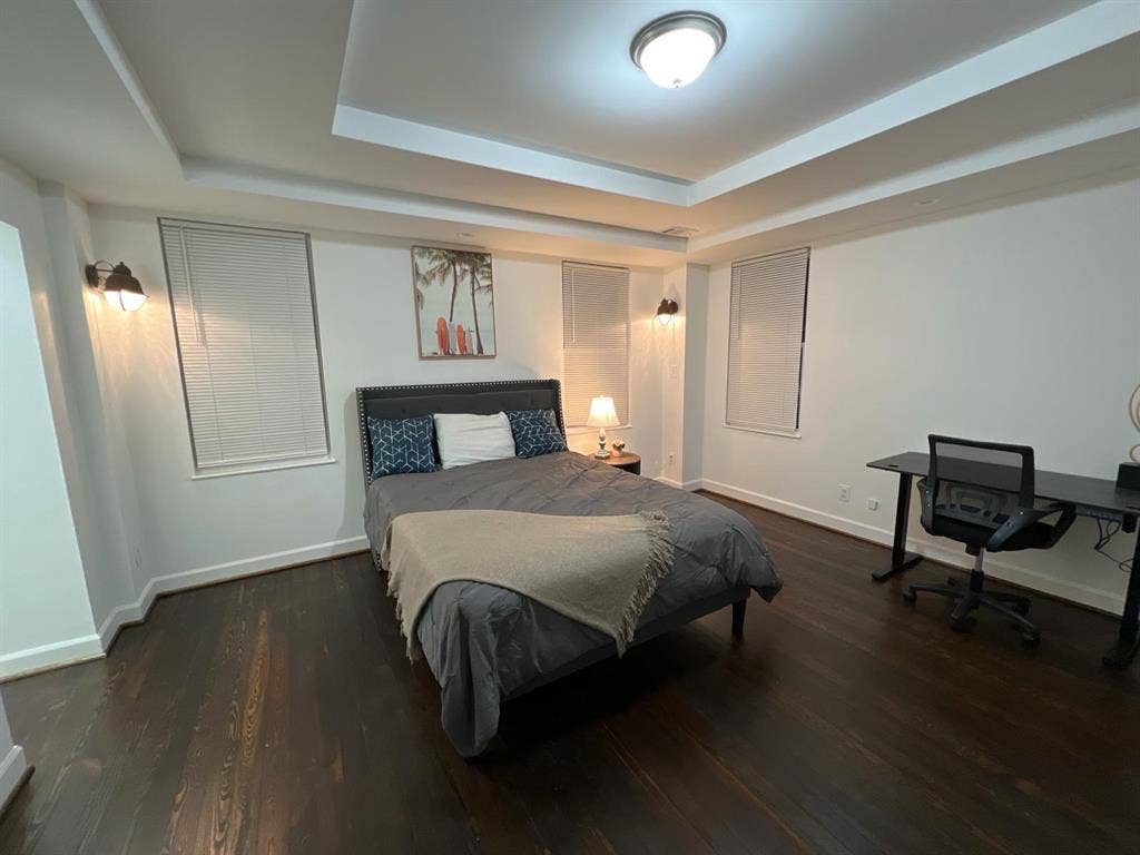 8 BR in Baltimore