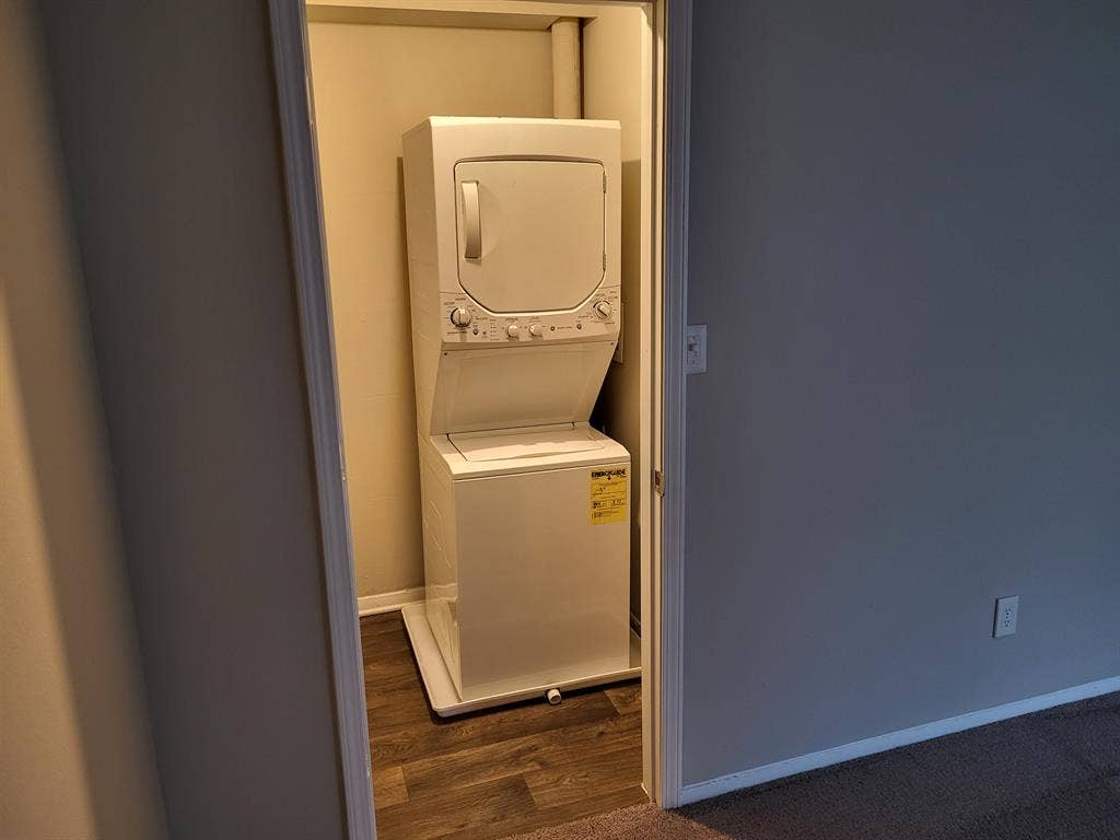 Nice br and priv bath in Cary apt