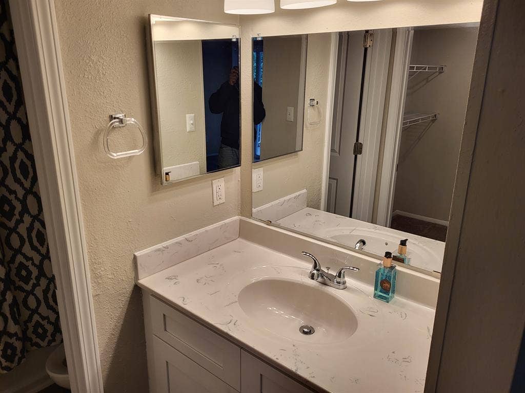 Nice br and priv bath in Cary apt