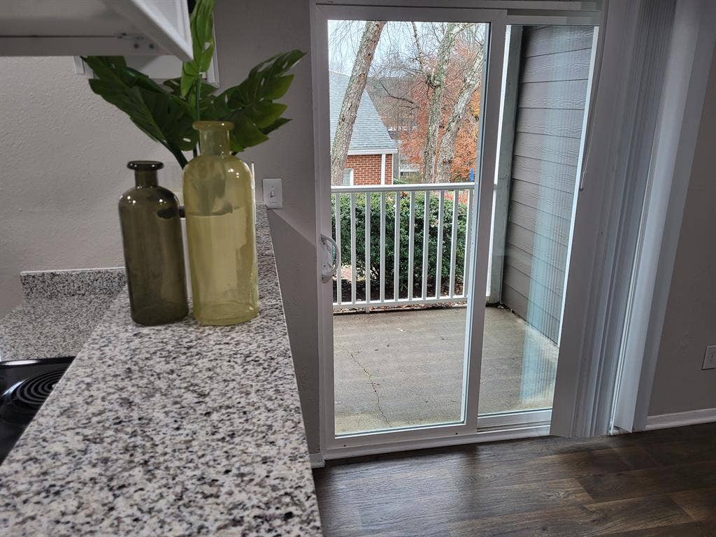 Nice br and priv bath in Cary apt