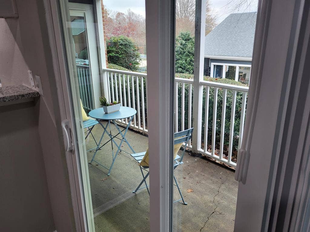 Nice br and priv bath in Cary apt