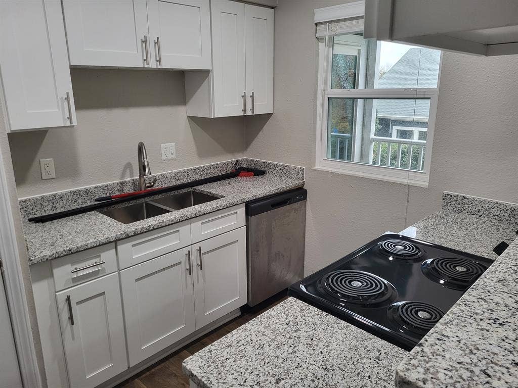 Nice br and priv bath in Cary apt