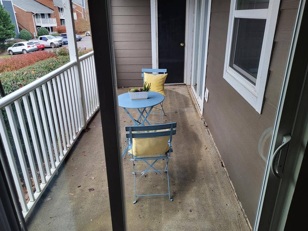 Nice br and priv bath in Cary apt