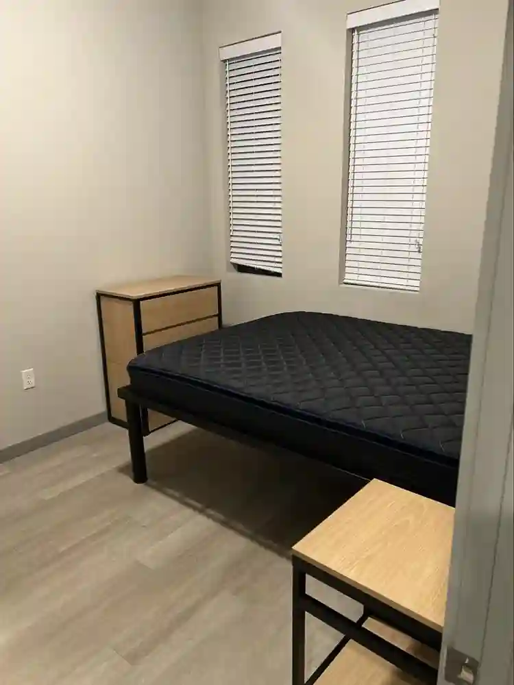 MAIN ON UNIVERISTY 2 BED APT