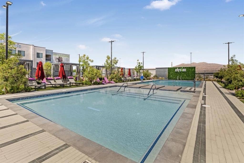 Immediate move in available:)