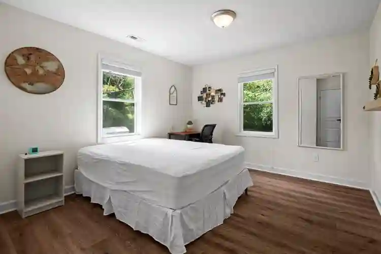 8 BR in Richmond