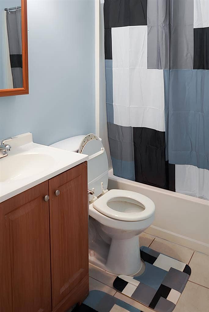 6 BR in Forest Park