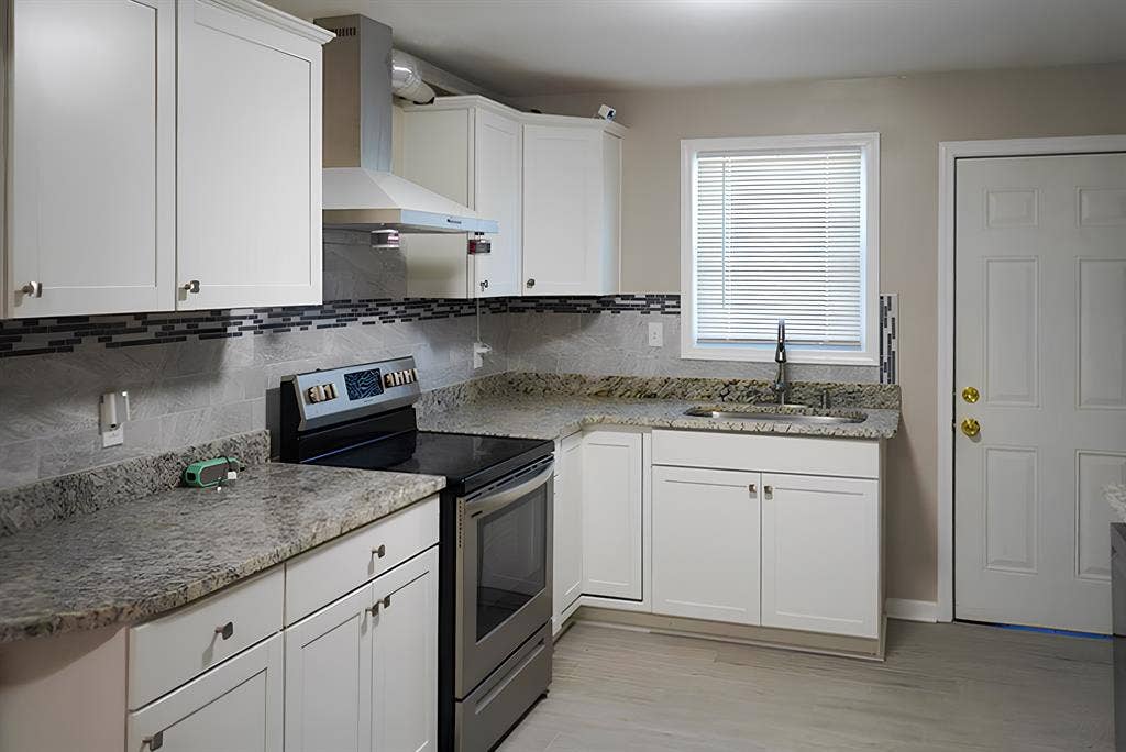6 BR in Forest Park