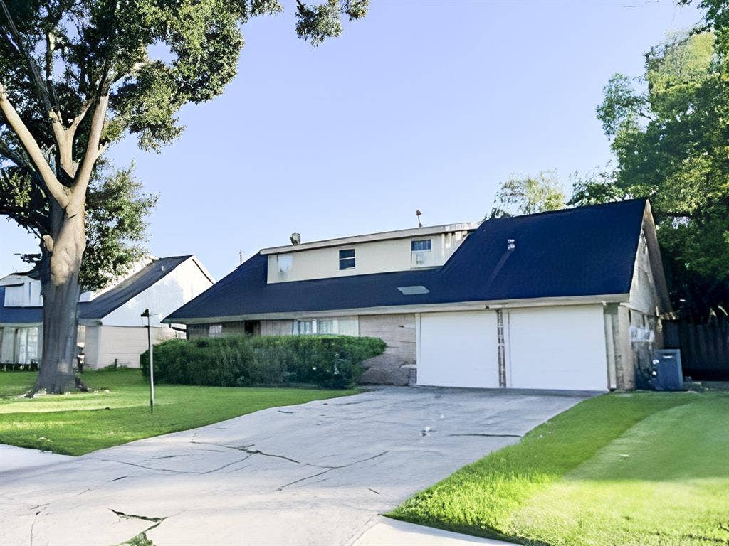 7 BR in Houston