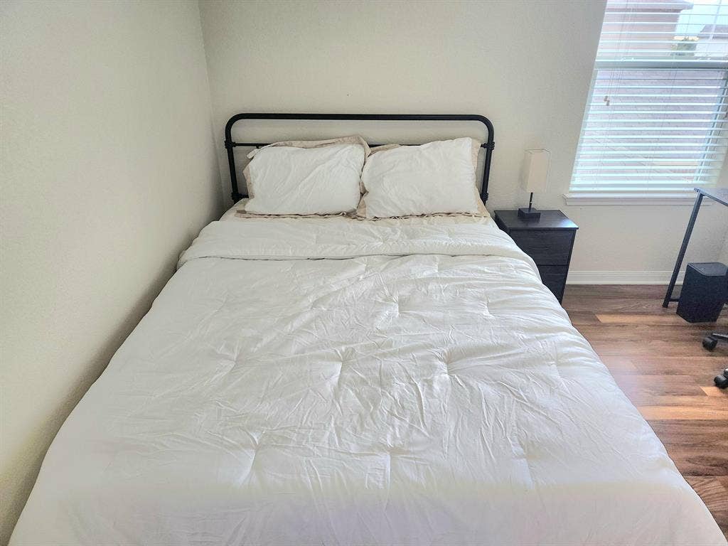 4 BR in Manor