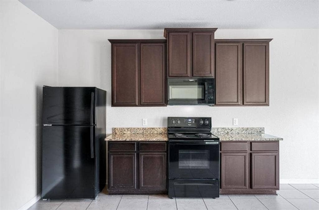4 BR in Manor