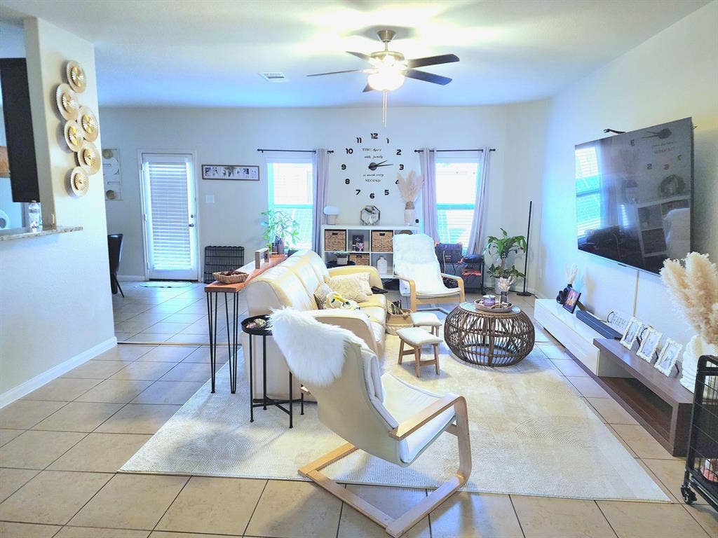 4 BR in Manor