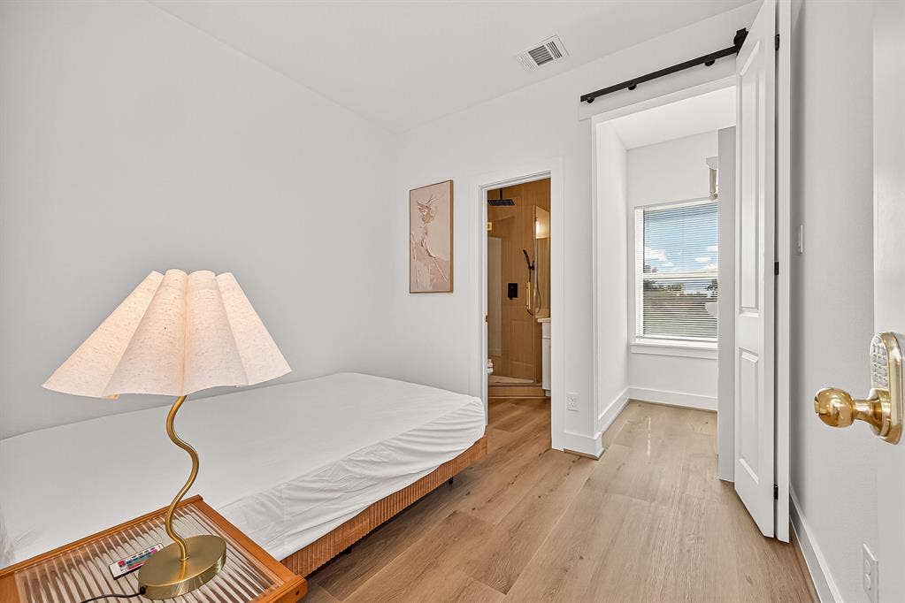 9 BR in Houston