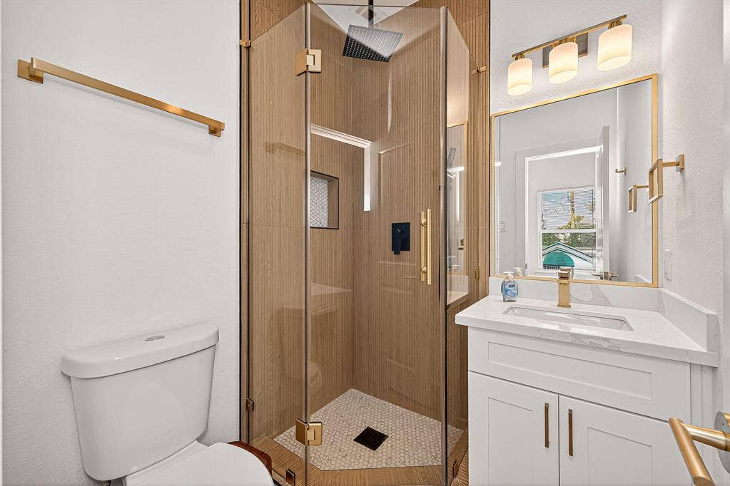 9 BR in Houston