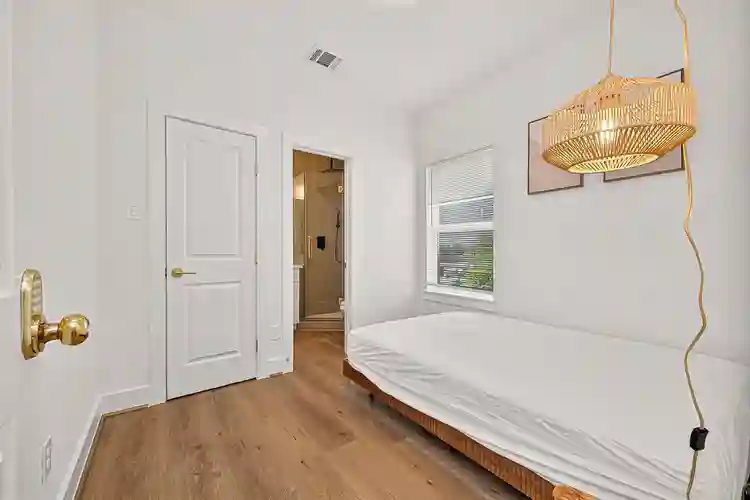 9 BR in Houston