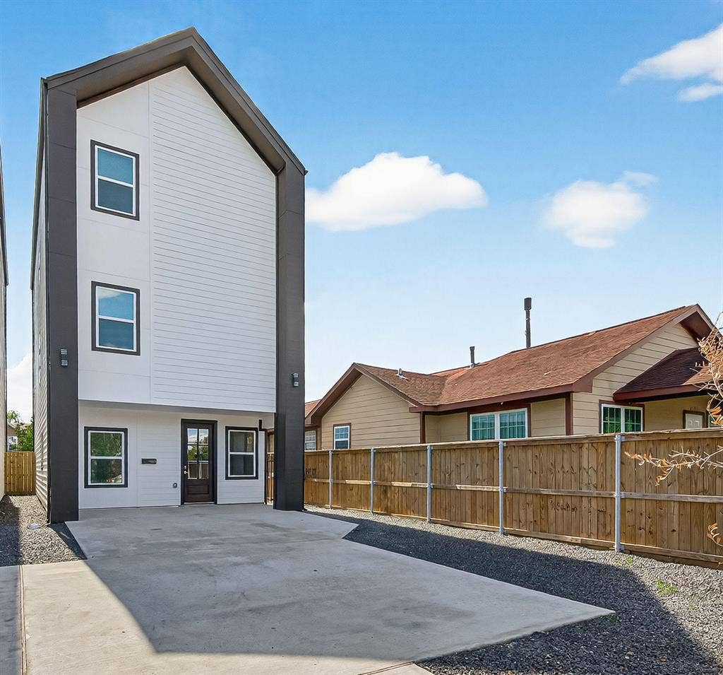 9 BR in Houston