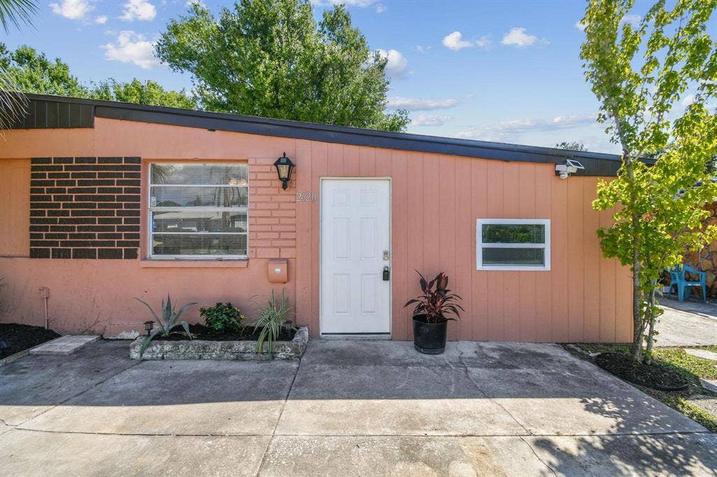 9 BR in St. Petersburg