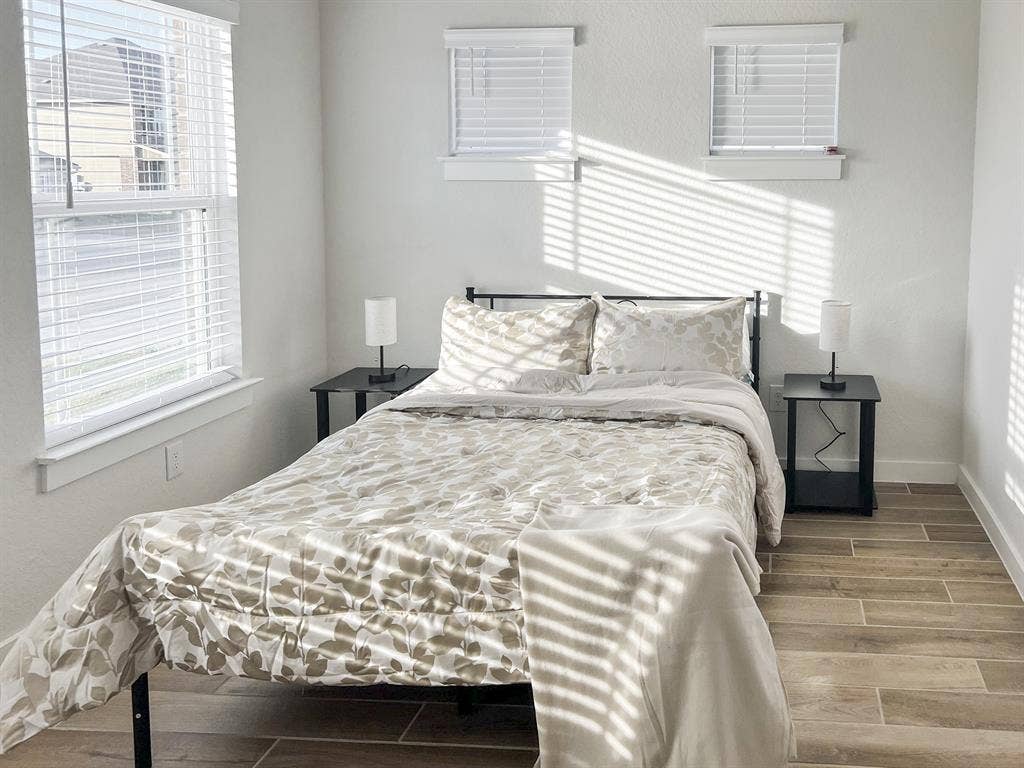 5 BR in Converse