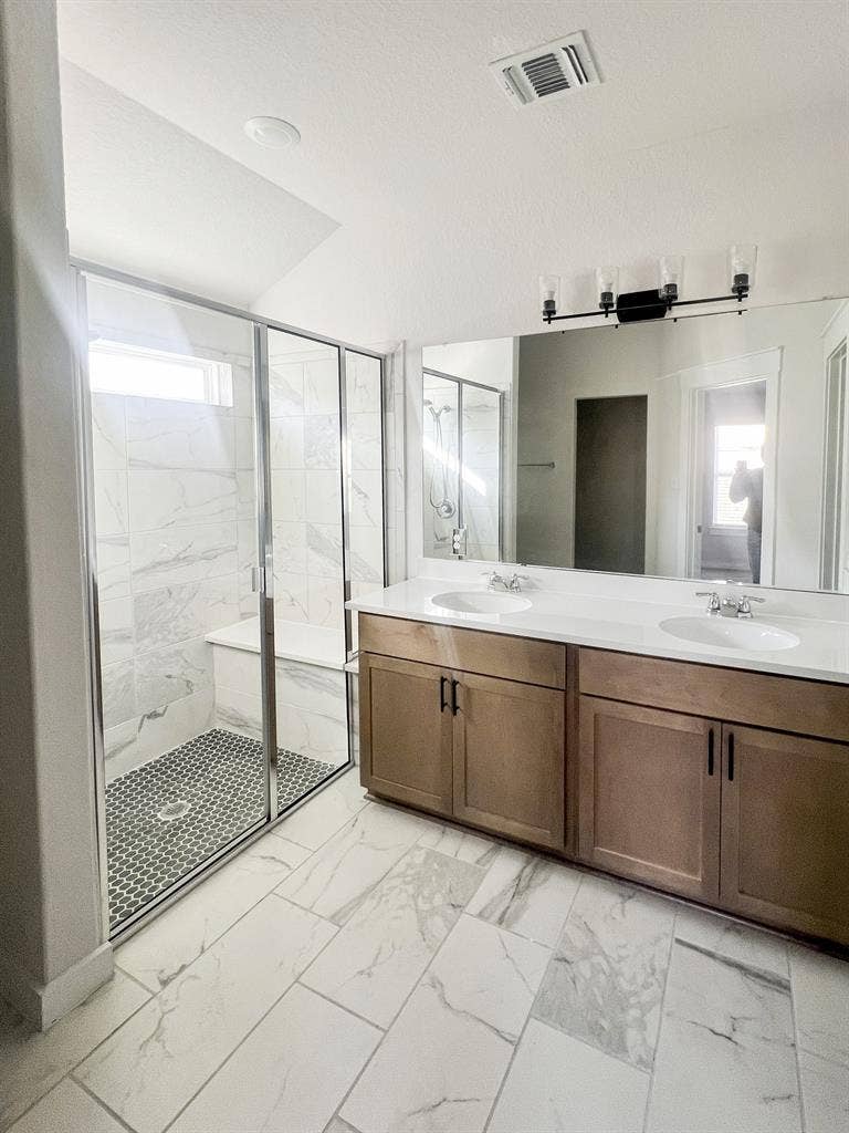 5 BR in Converse