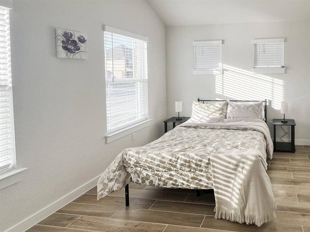 5 BR in Converse