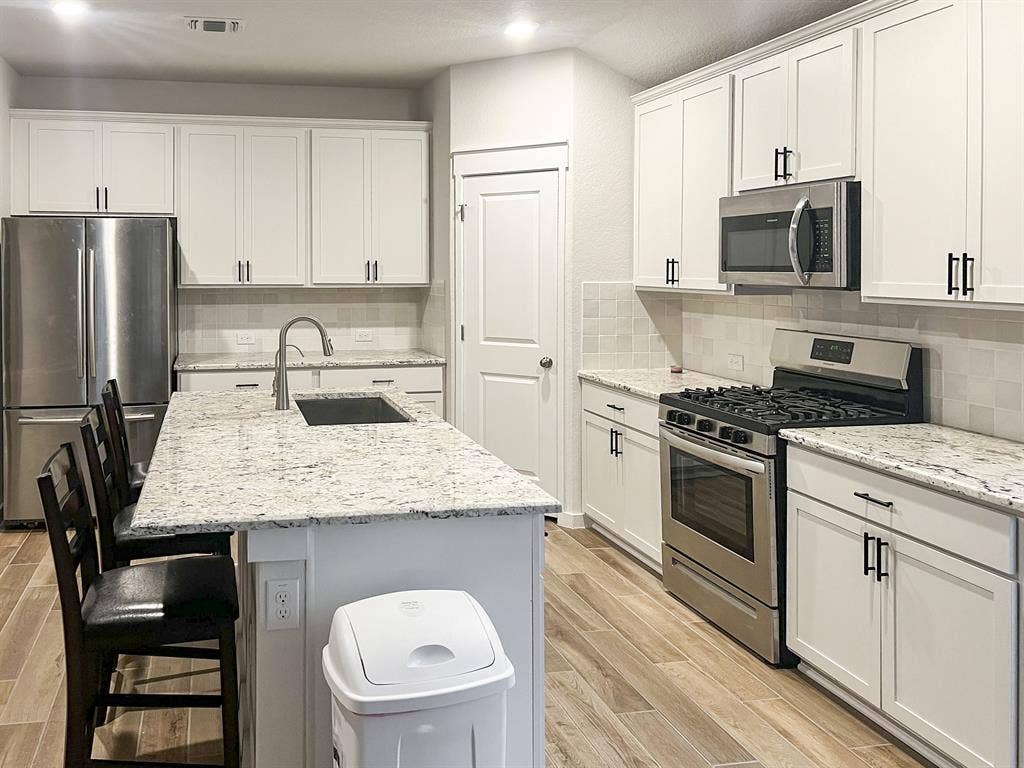 5 BR in Converse