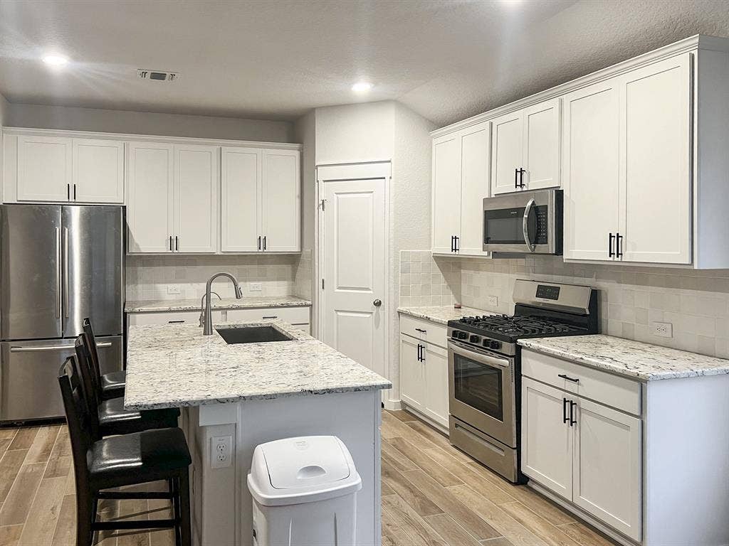 5 BR in Converse