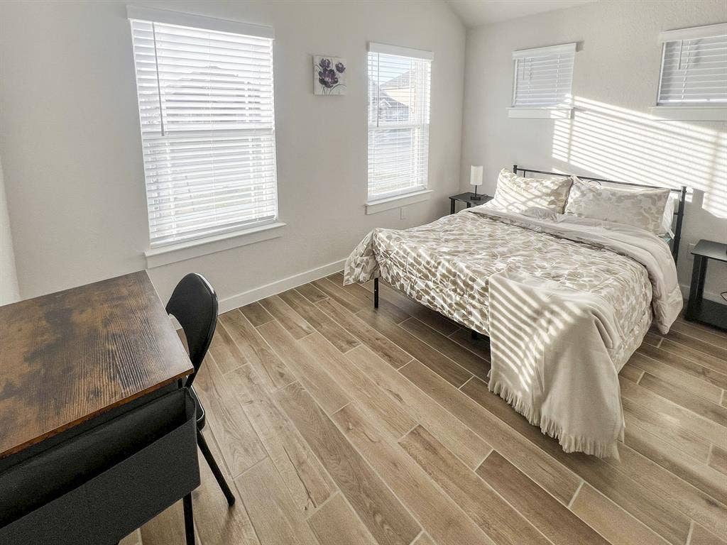 5 BR in Converse