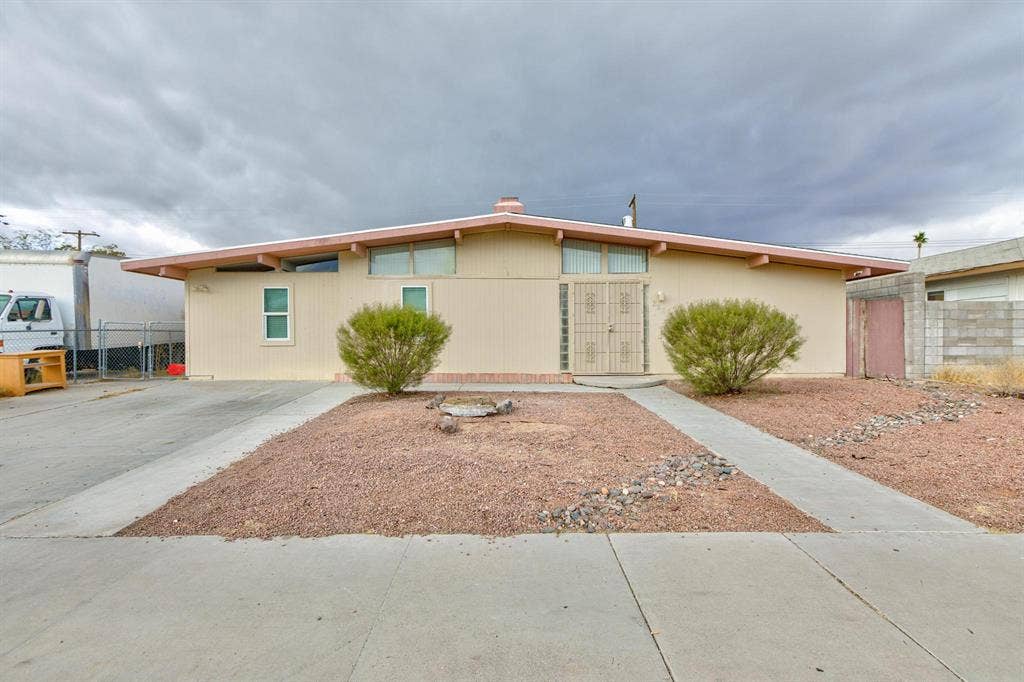 3 BR in Las Vegas