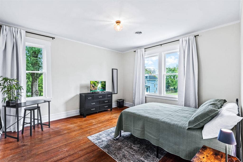 6 BR in Richmond