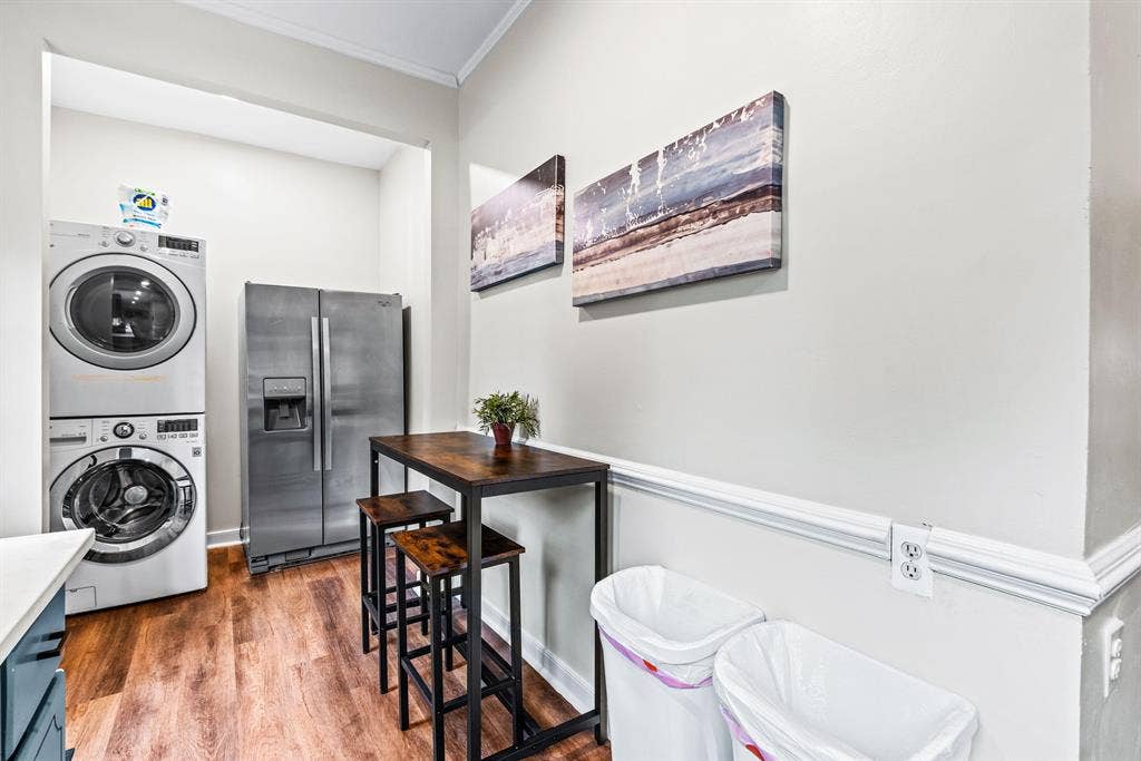 6 BR in Richmond