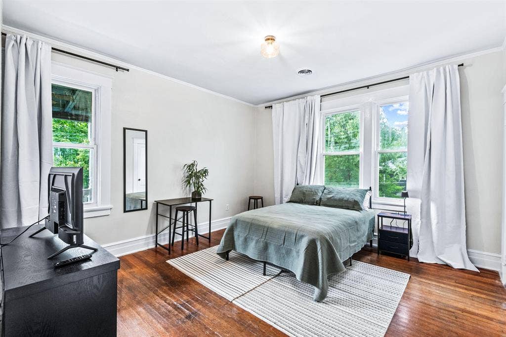 6 BR in Richmond