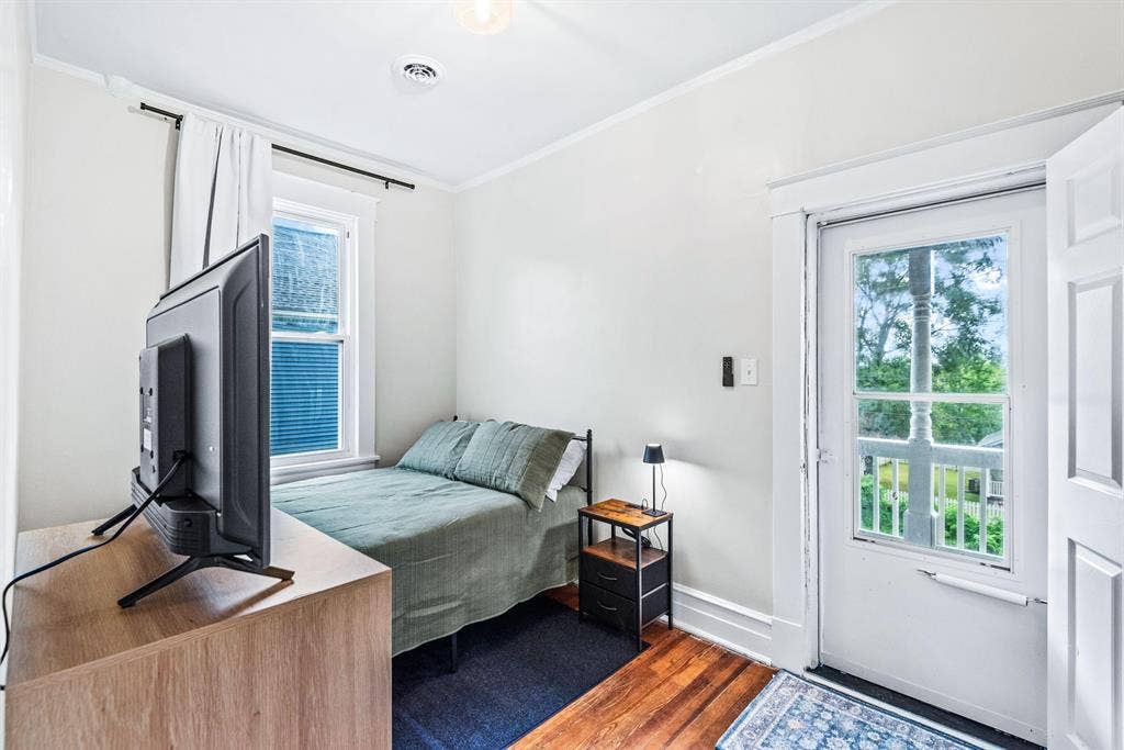 6 BR in Richmond