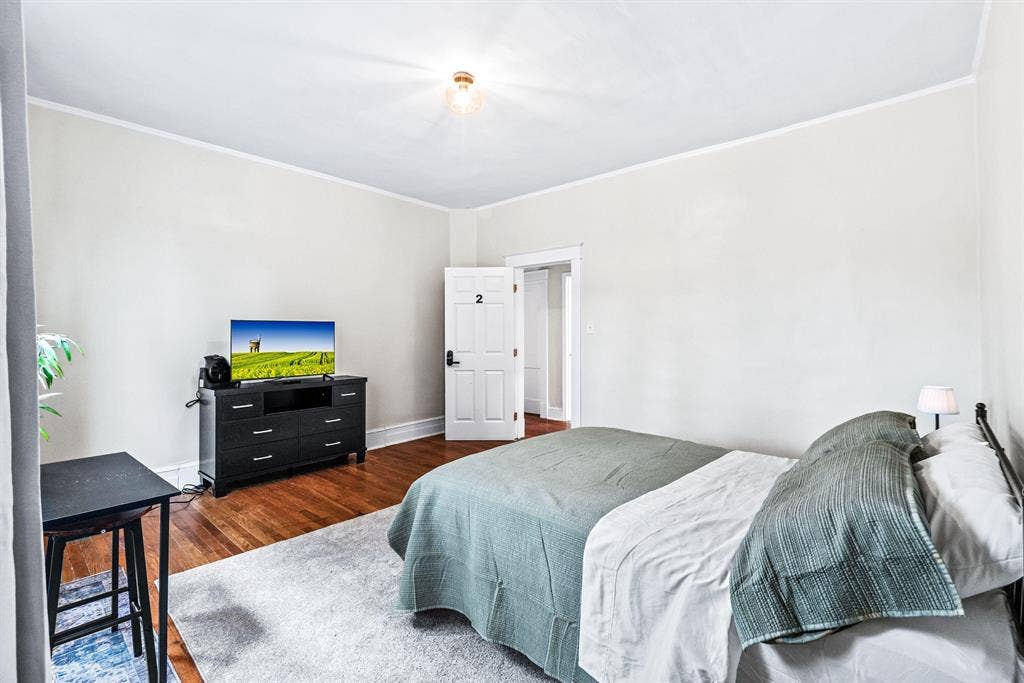6 BR in Richmond