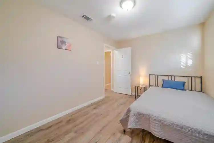 9 BR in Houston