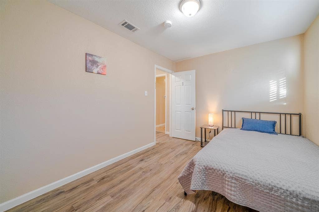 9 BR in Houston