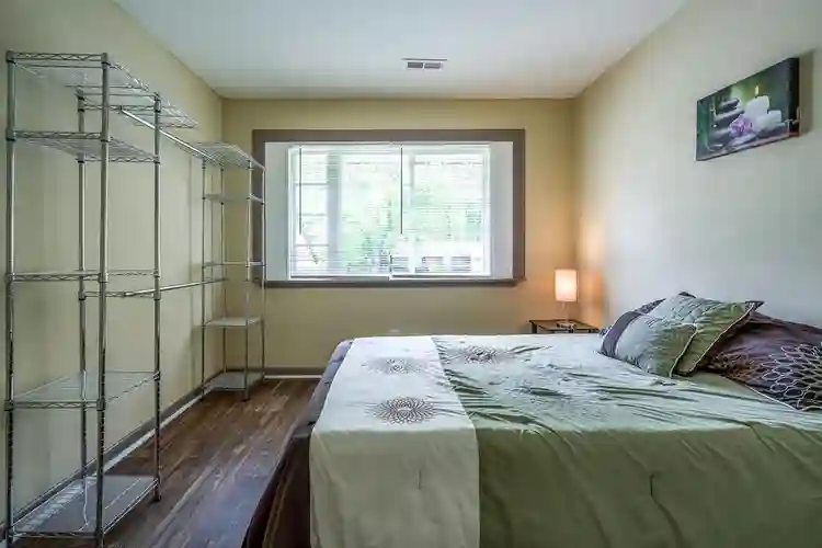 7 BR in Riverdale