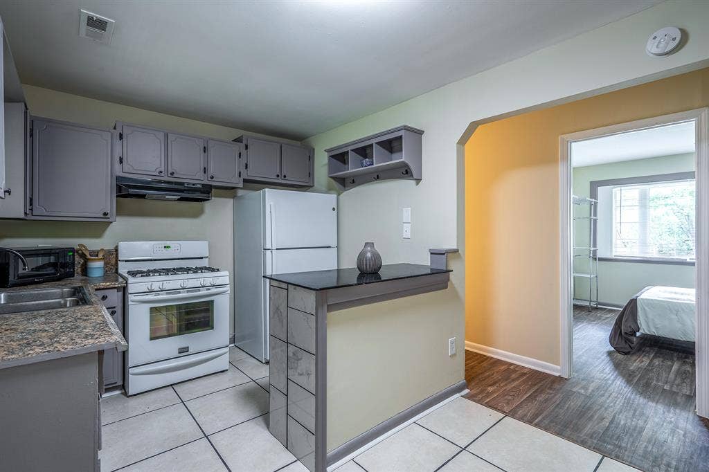 7 BR in Riverdale
