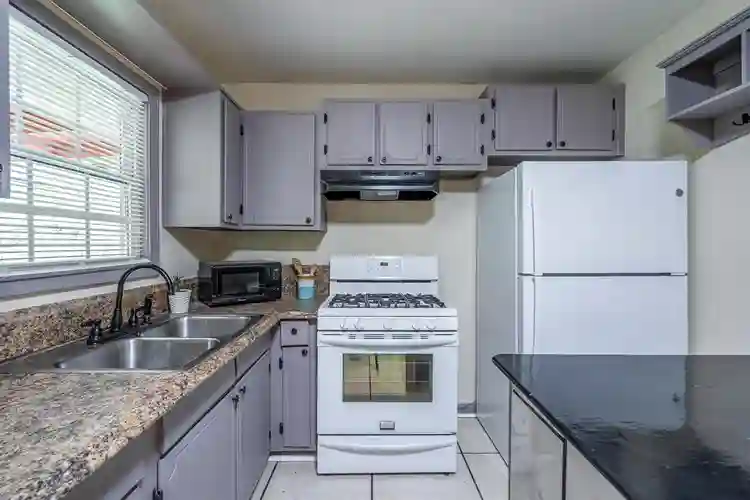 7 BR in Riverdale
