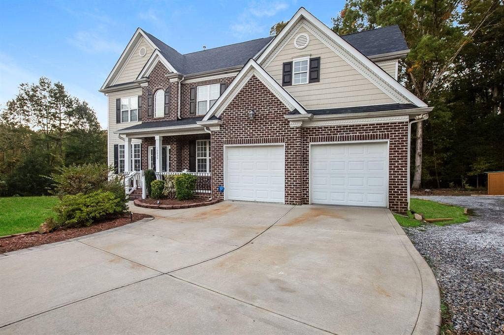 8 BR in Charlotte