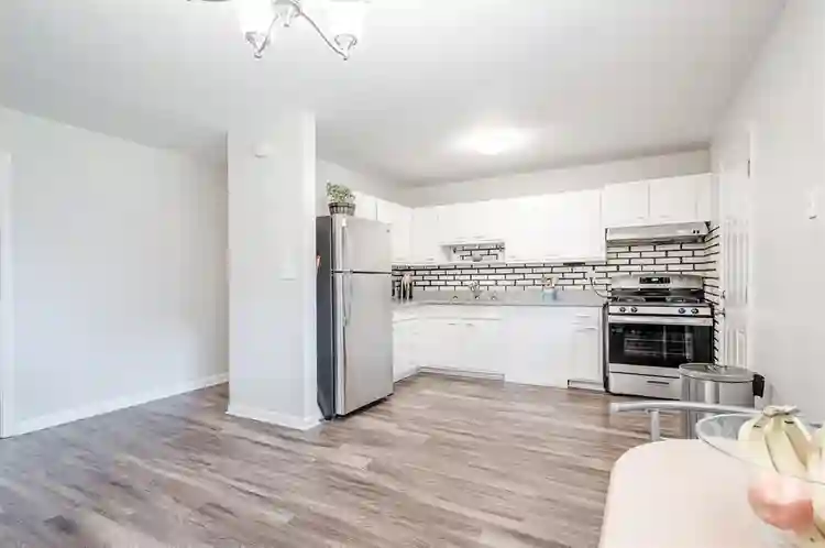 7 BR in Riverdale