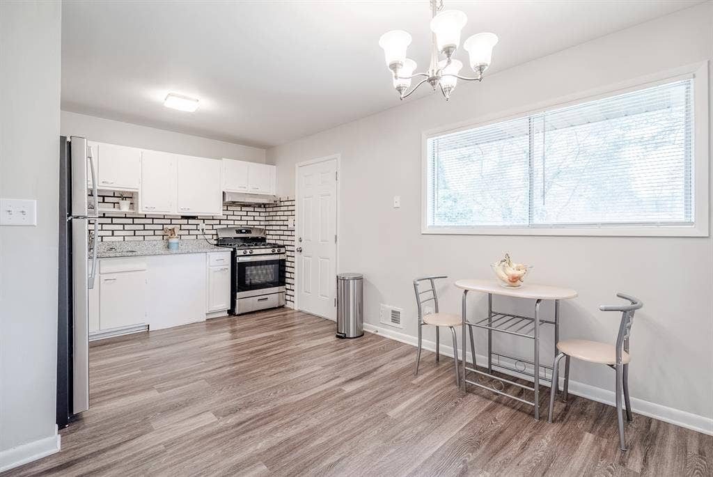 7 BR in Riverdale